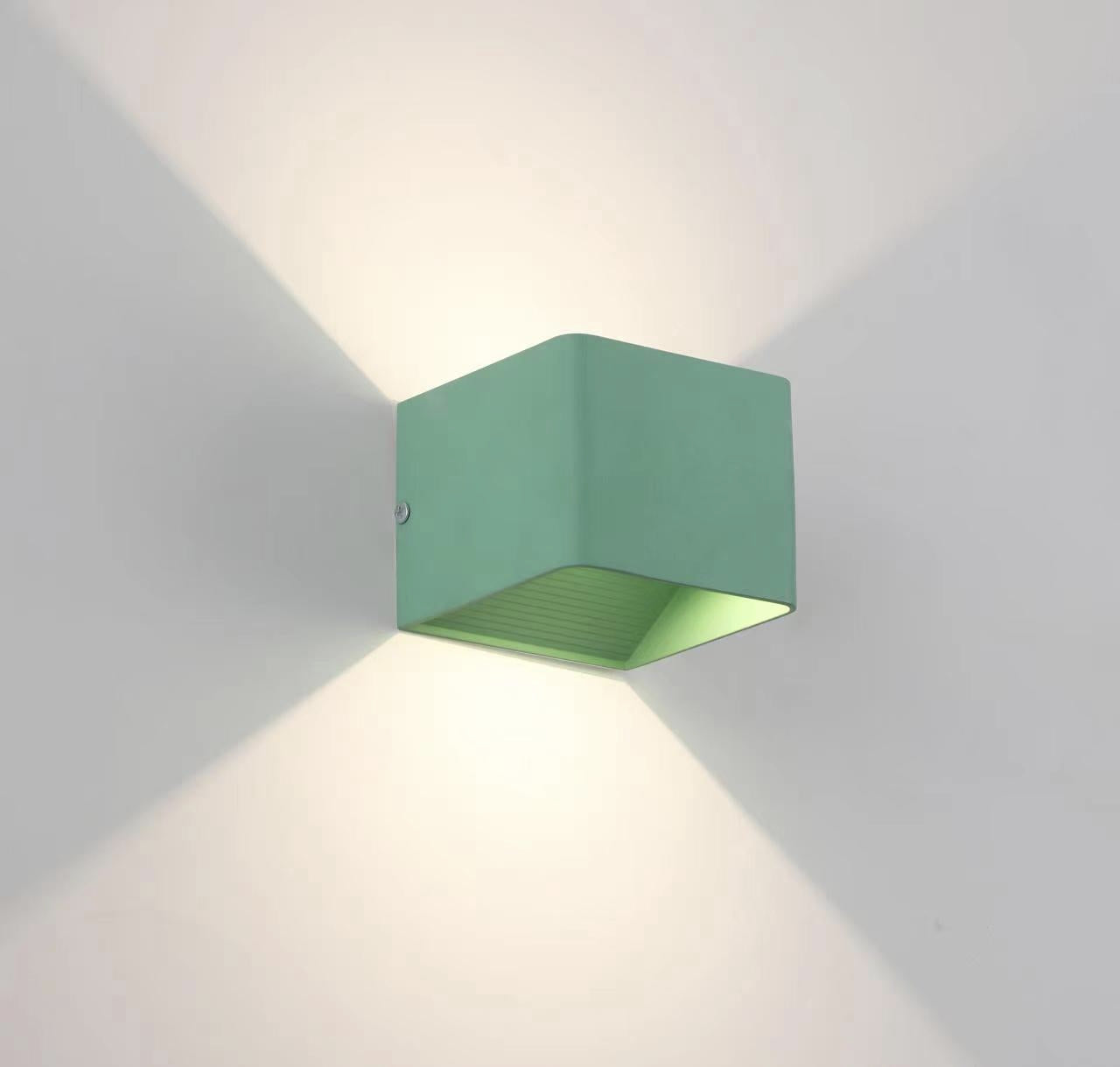 LumaNova Moderne quadratische Wandleuchte für gemütliches Schlafzimmer