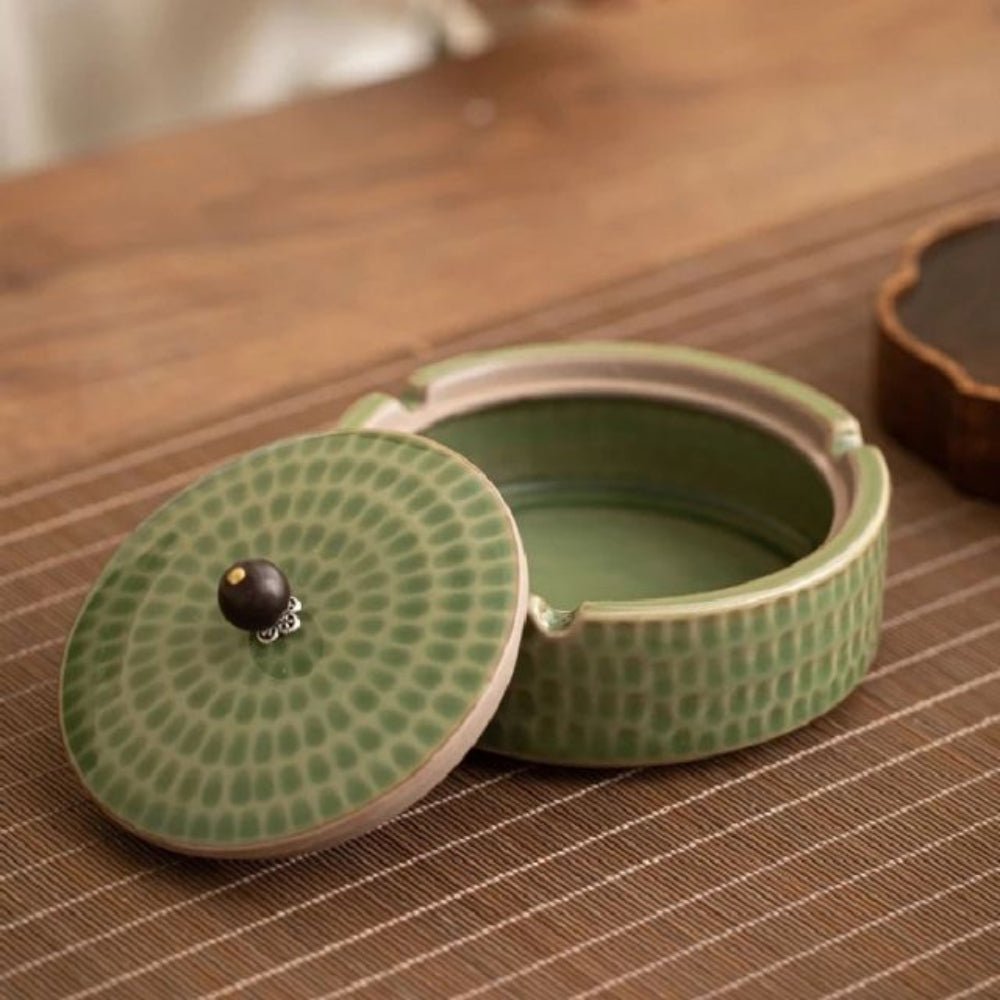 Posacenere Minimalista in Ceramica CalmNest con Coperchio in Legno