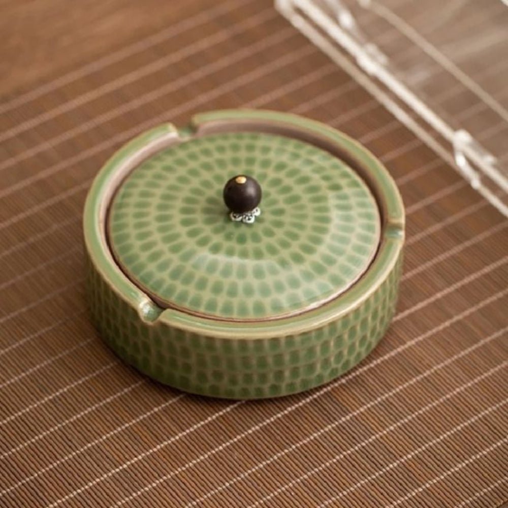 Posacenere Minimalista in Ceramica CalmNest con Coperchio in Legno