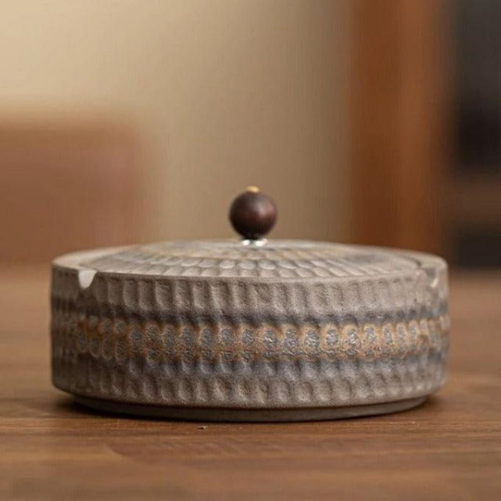 Posacenere Minimalista in Ceramica CalmNest con Coperchio in Legno