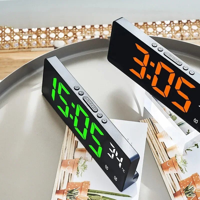 NovaTime Digital Vækkeur med Styring via Stemmen og Dobbelt Alarm