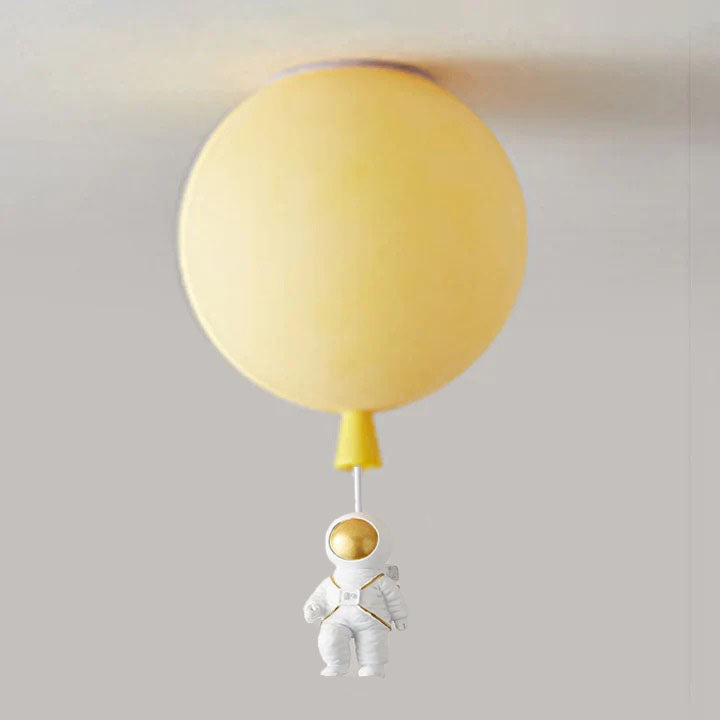 CosmoLite stropní svítidlo s astronautskými detaily a jemným měsíčním světlem