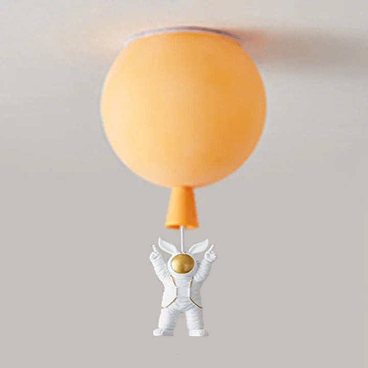 CosmoLite stropní svítidlo s astronautskými detaily a jemným měsíčním světlem