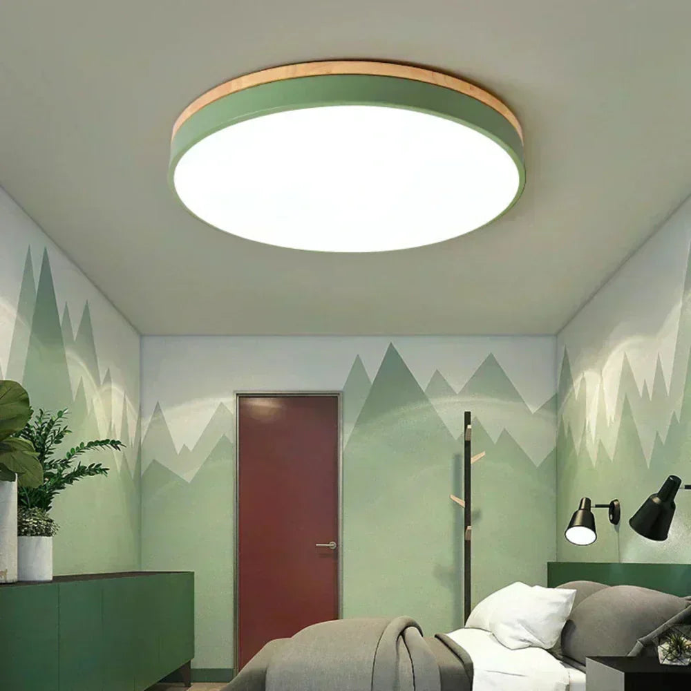 Dřevěné stropní svítidlo v nordickém minimalistickém stylu pro útulné domovy