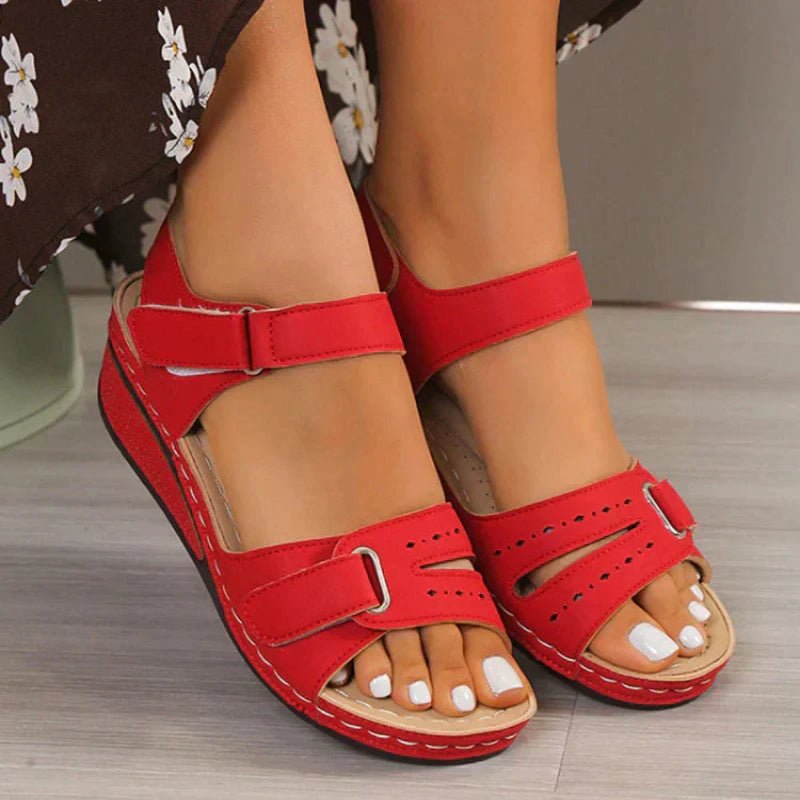 Luma Verstellbare rote Damensandalen aus umweltfreundlichem Leder