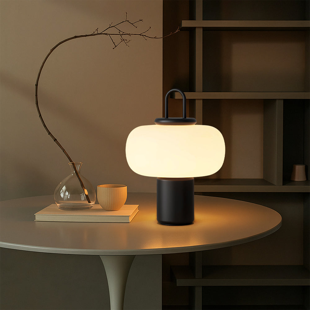 Nordická minimalistická stolní lampa na noční stolek od Astra