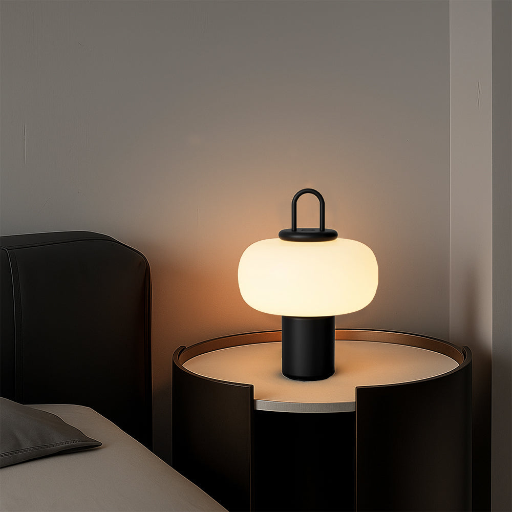 Nordická minimalistická stolní lampa na noční stolek od Astra
