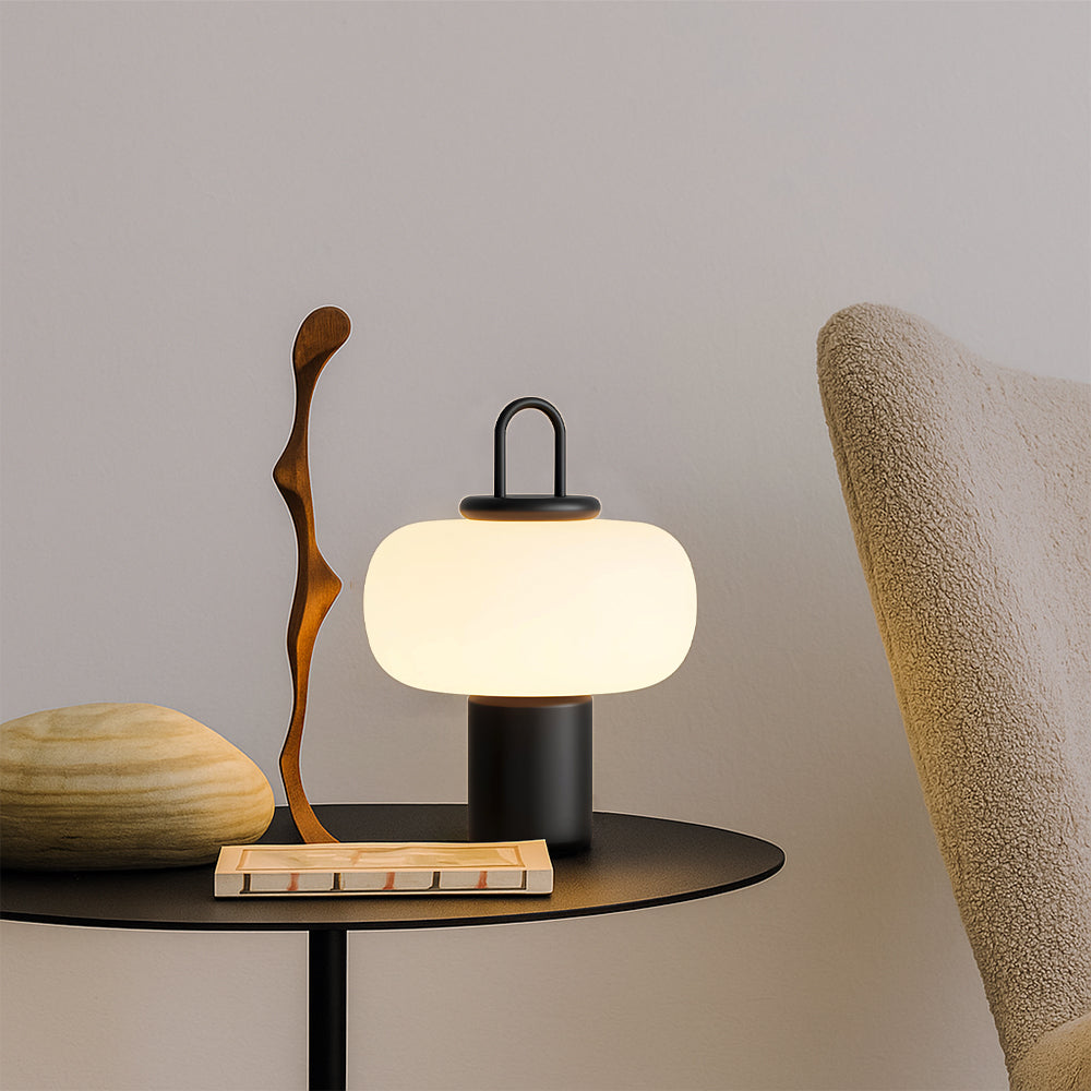 Nordická minimalistická stolní lampa na noční stolek od Astra