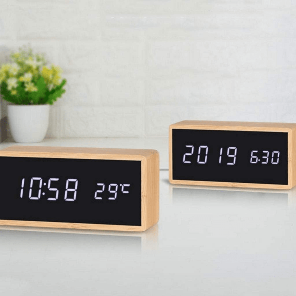 CalmLeaf minimalistischer LED Bambus-Wecker mit Temperaturanzeige