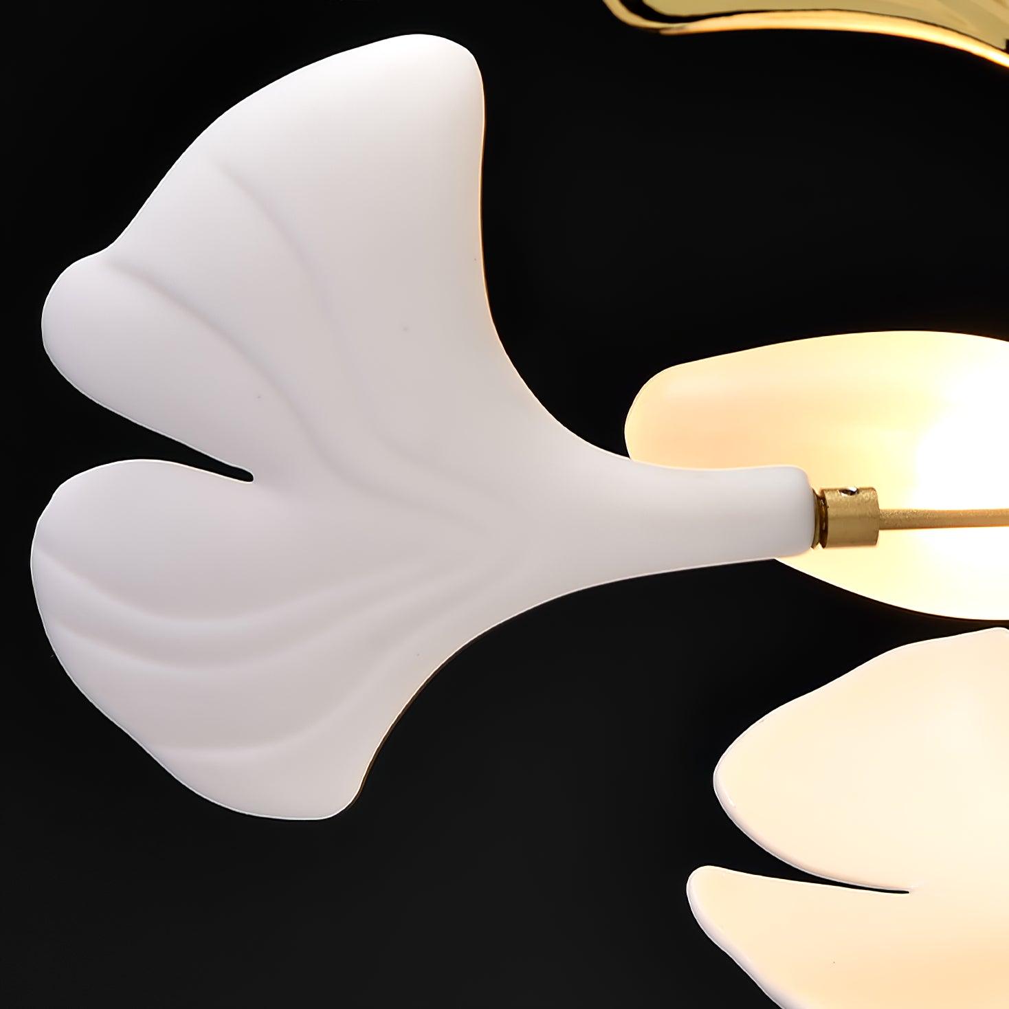 Moderní lustr z kolekce Verdant Canopy s ručně vyráběnými porcelánovými listy