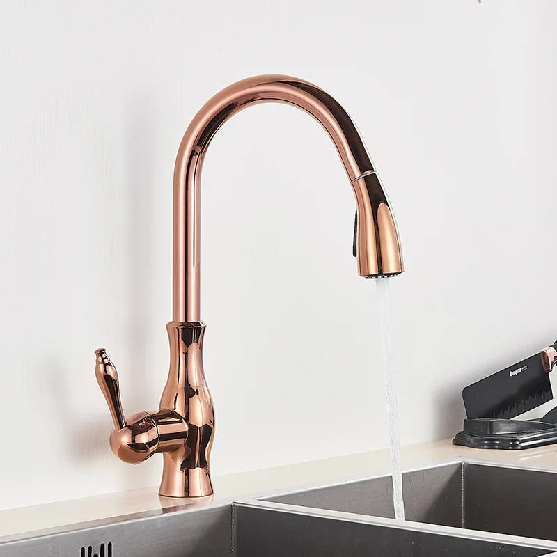 GlamFaucet Køkkenarmatur med Guldfinish og Moderne Udseende i Dag