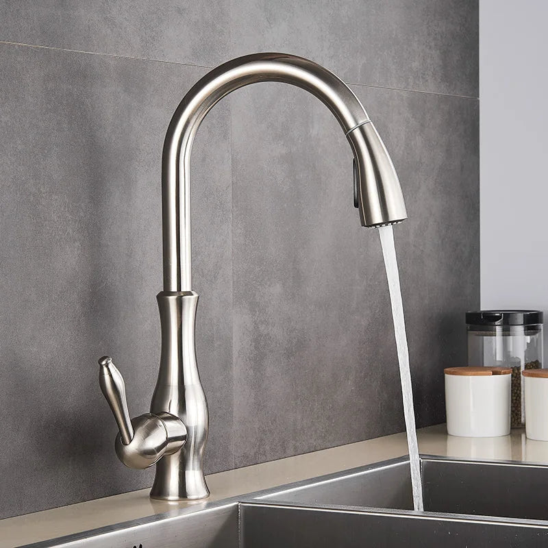 GlamFaucet Køkkenarmatur med Guldfinish og Moderne Udseende i Dag