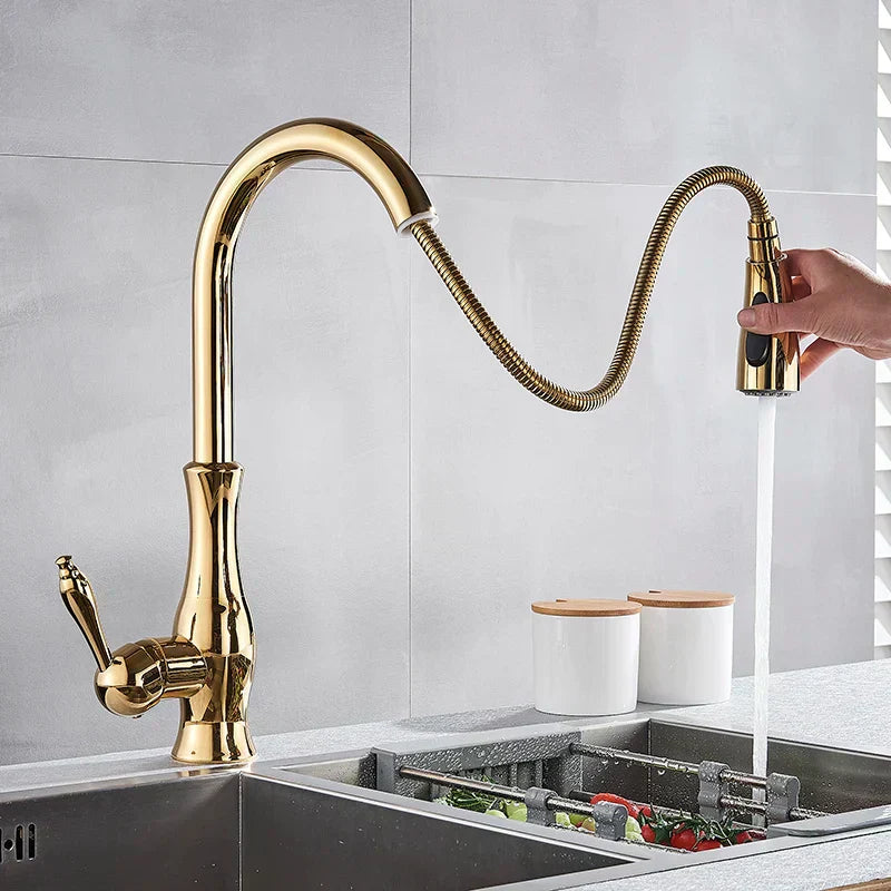 GlamFaucet Køkkenarmatur med Guldfinish og Moderne Udseende i Dag