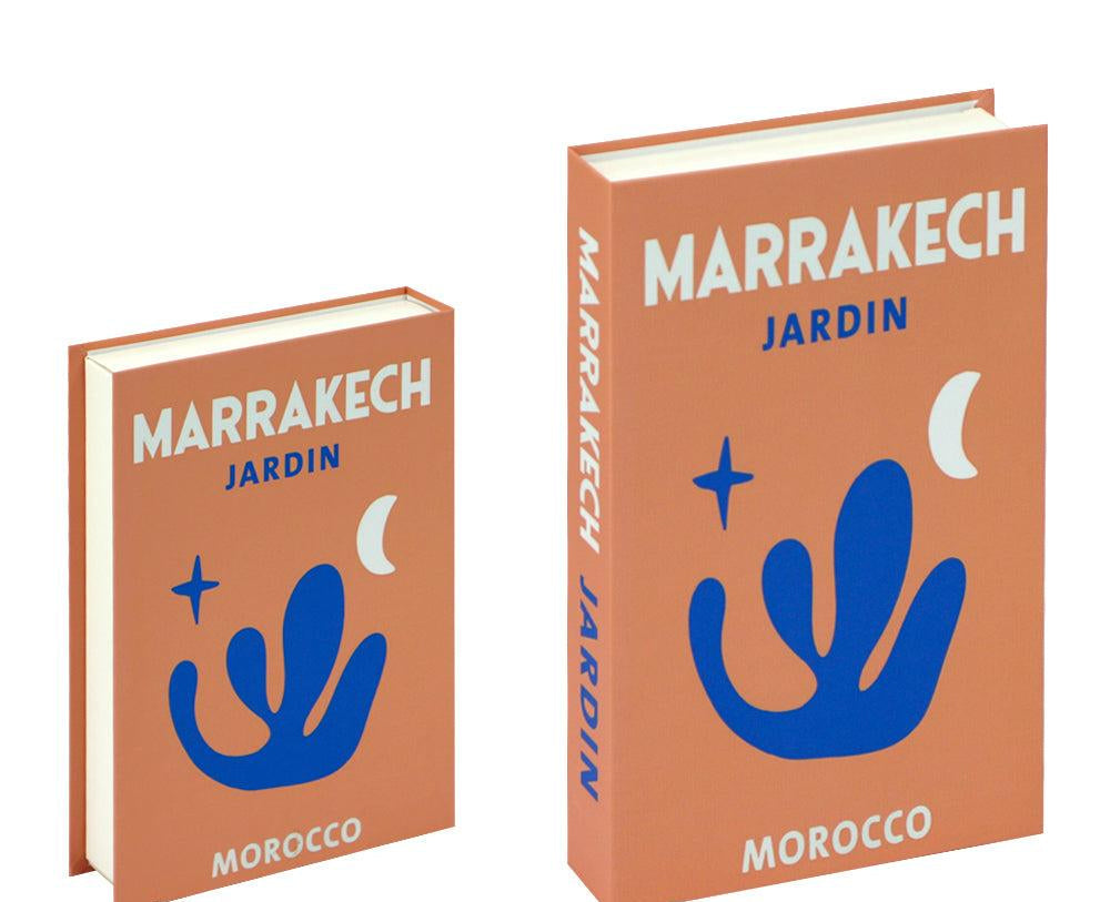كتب مزيفة أنيقة لديكور منزلي عصري على الرفوف والمكاتب