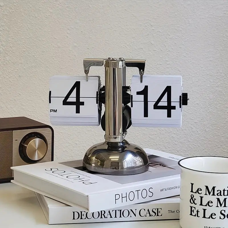 Hodiny Miravique Flip s retro kouzlem a minimalistickým designem