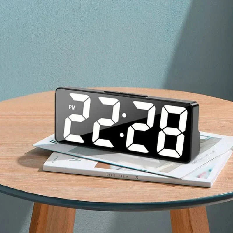 NovaTime LED digitální budík s displejem teploty