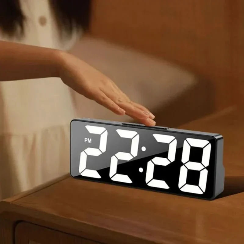 NovaTime LED digitální budík s displejem teploty