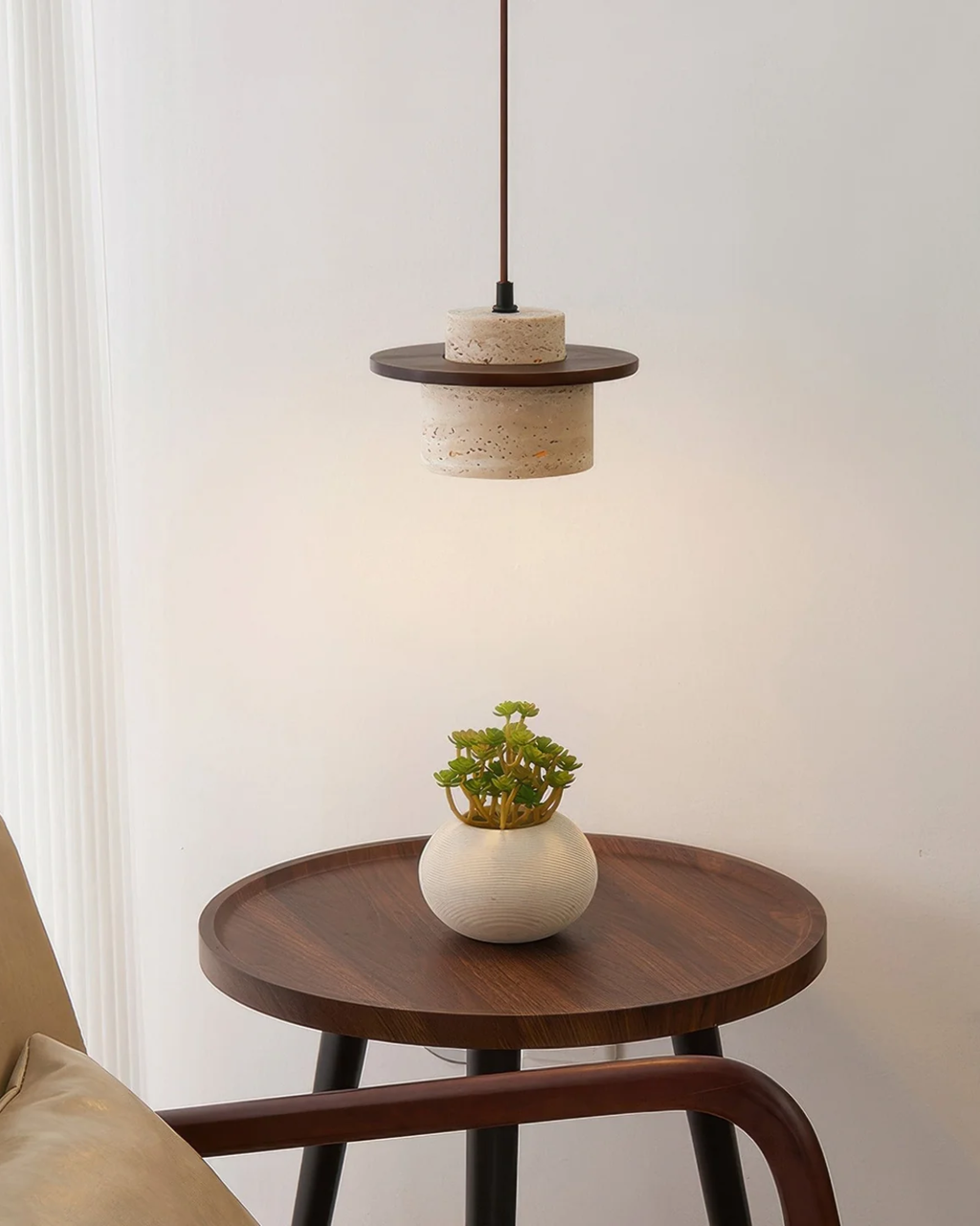 Závěsná lampa Coren z travertinového kamene s rustikálním světlem