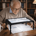 LuminaDesk Lente d’Ingrandimento Pieghevole 3x con Illuminazione LED per Lettura a Mani Libere