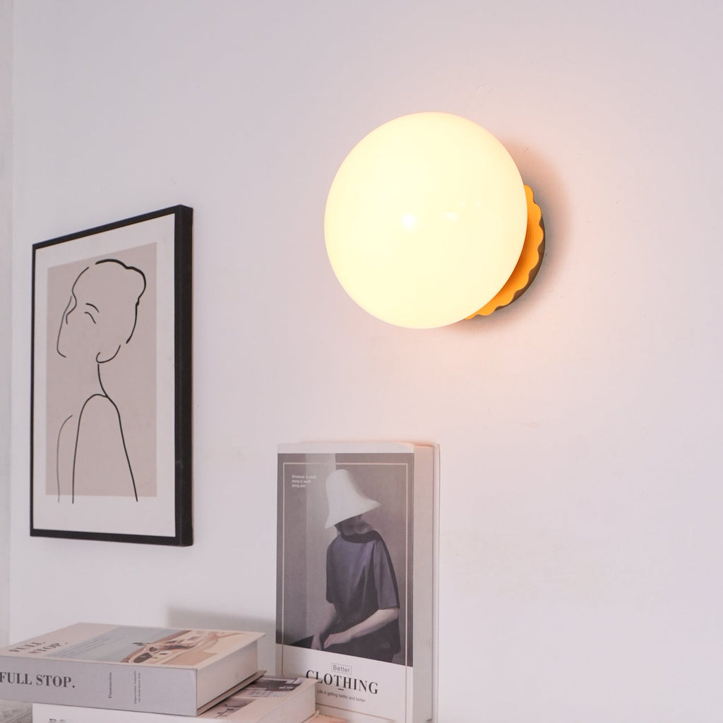Lampada da parete MarshmallowGlow con luce soffusa e tocco giocoso