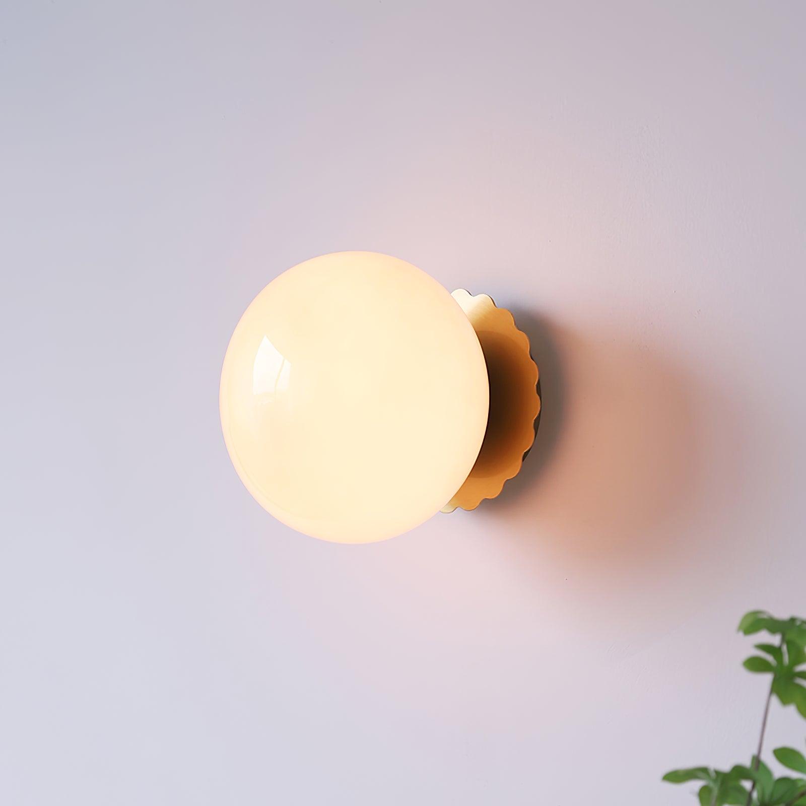 Lampada da parete MarshmallowGlow con luce soffusa e tocco giocoso