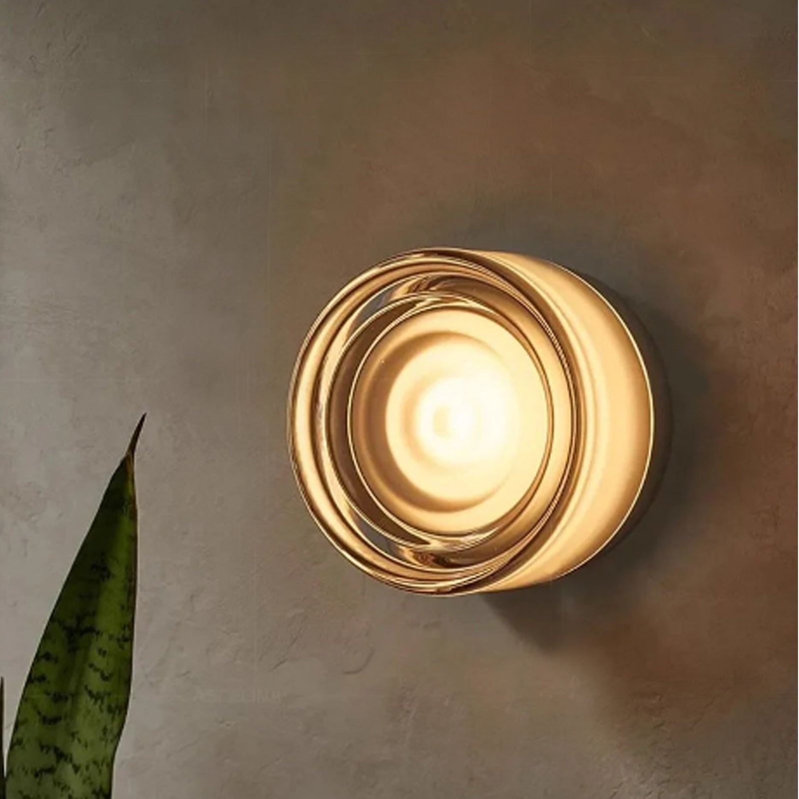 Aurelia Glass Wall Sconce Lamp in Contemporary Style | Fervei