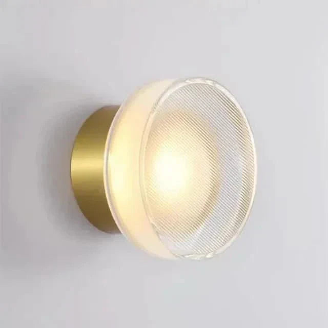 Aluminiowa lampa ścienna, ściemnialna i elegancka do stylowych wnętrz