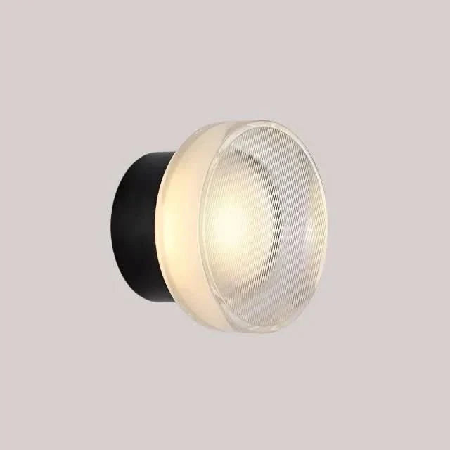 Aluminiowa lampa ścienna, ściemnialna i elegancka do stylowych wnętrz