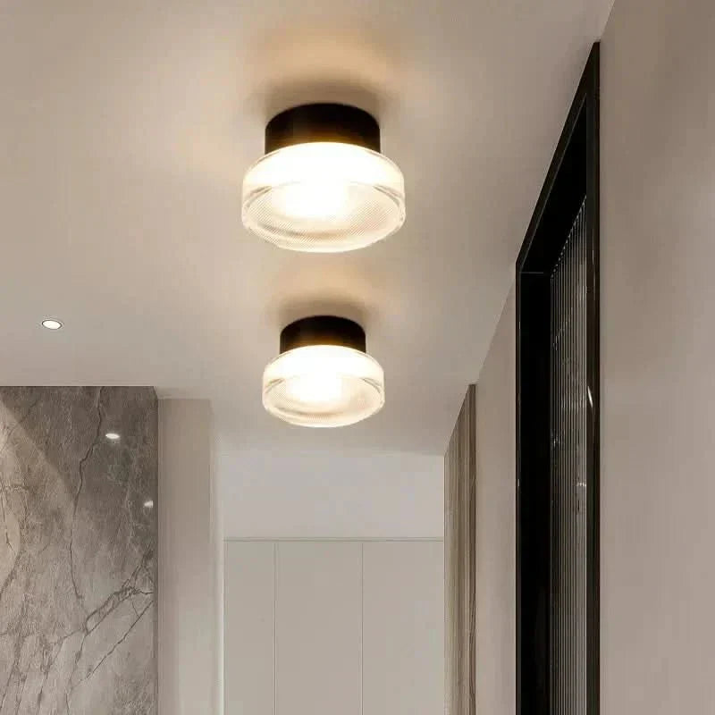 Aluminiowa lampa ścienna, ściemnialna i elegancka do stylowych wnętrz