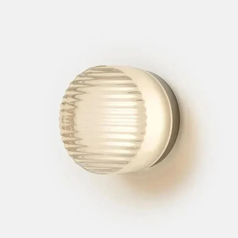 Aluminiowa lampa ścienna, ściemnialna i elegancka do stylowych wnętrz