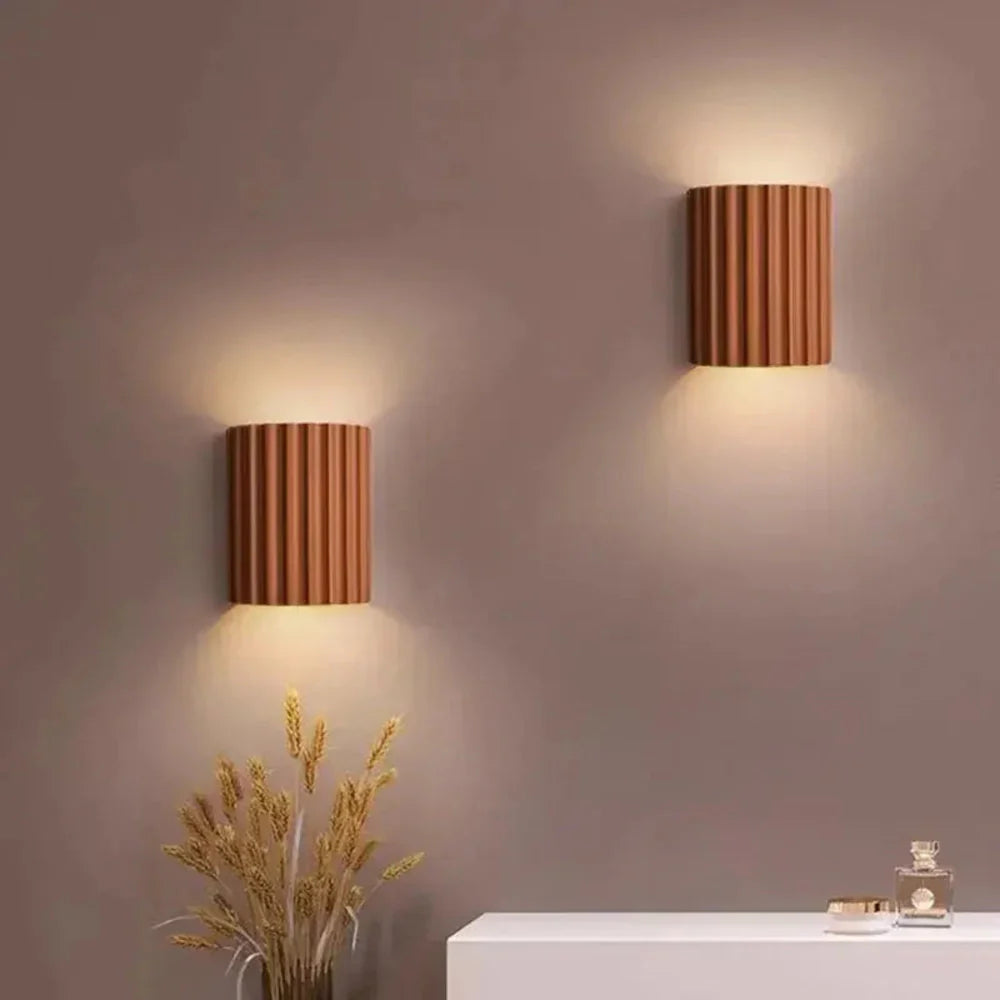 Nástěnná lampa v moderním stylu s jemným ambientním světlem pro moderní interiéry