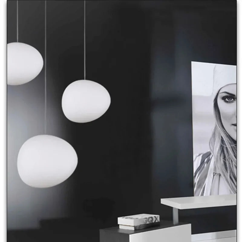 Skleněné závěsné světlo HaloGlow pro dekoraci obývacího pokoje, moderní kulatý design