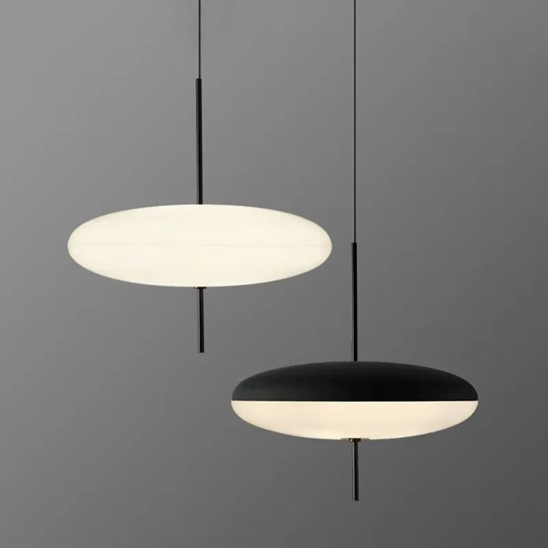 Moderní závěsné svítidlo NovaPulse s designem létajícího talíře