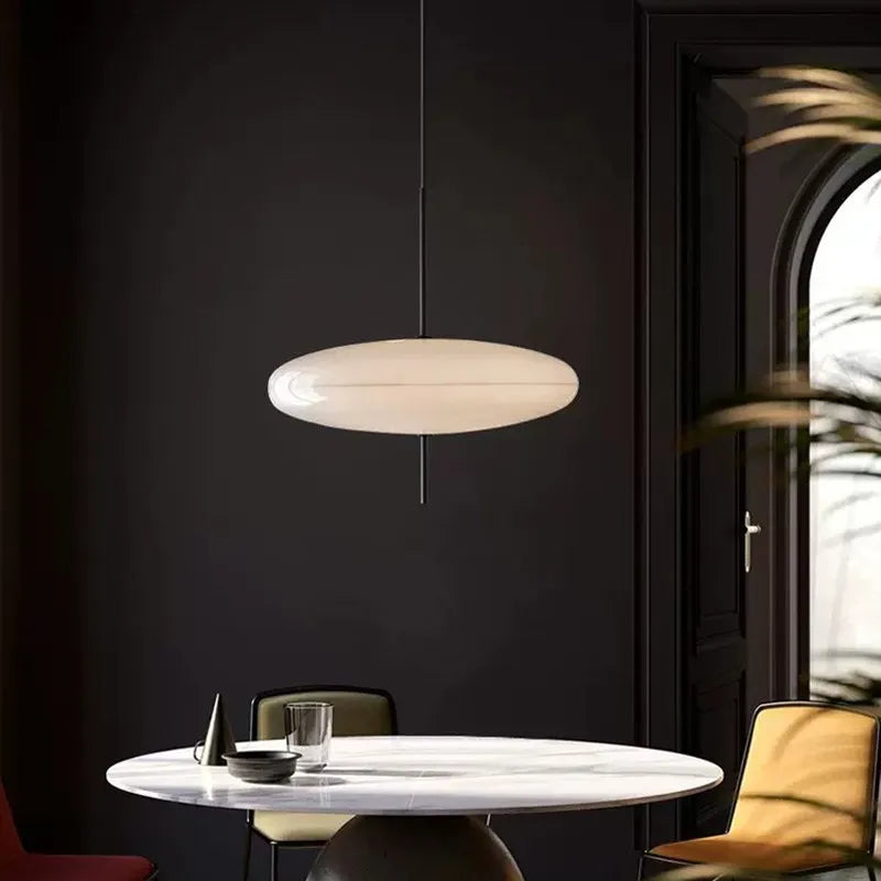 Moderní závěsné svítidlo NovaPulse s designem létajícího talíře