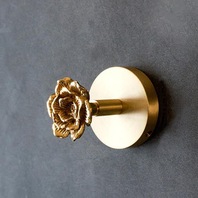 Aurora Horn Messing Dekorativ Dyr Knage Med Guld Finish