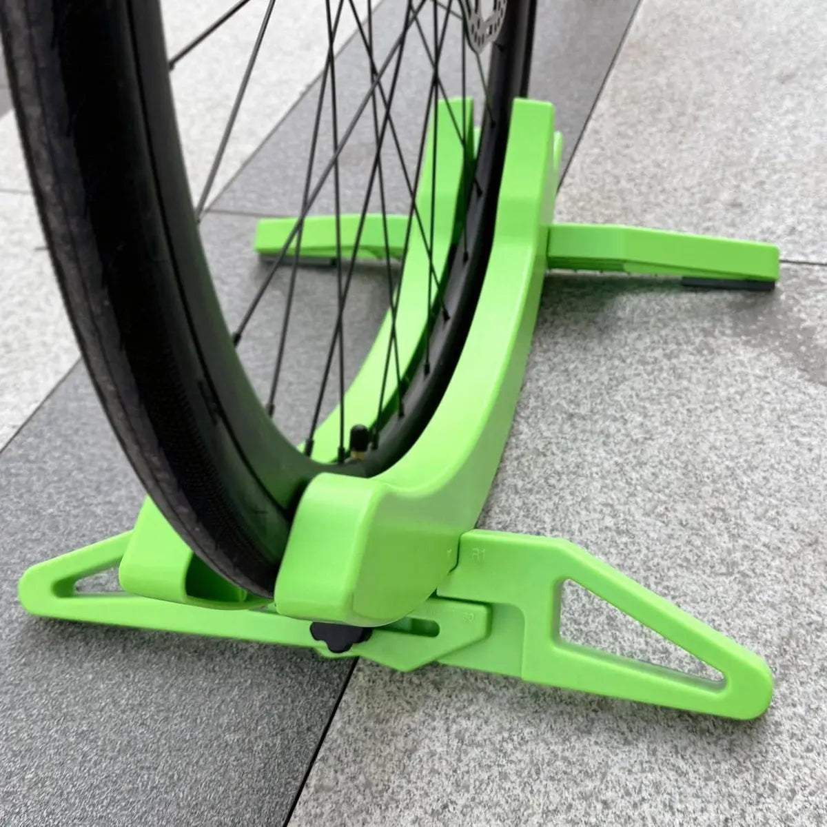 Suporte de Bicicleta em Plástico ABS para Estacionamento Interior, Compatível com Pneus de 30-80 mm, Preto e Verde