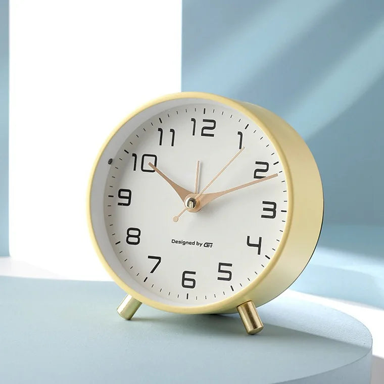 Silent Scandinavian Table Clock With Modern Design For Living Rooms