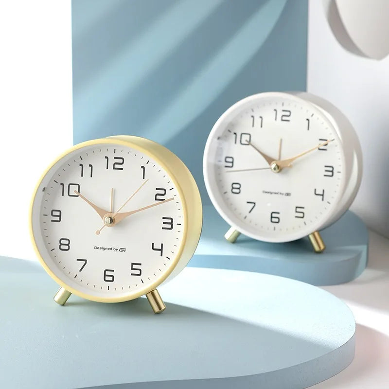 Silent Scandinavian Table Clock With Modern Design For Living Rooms