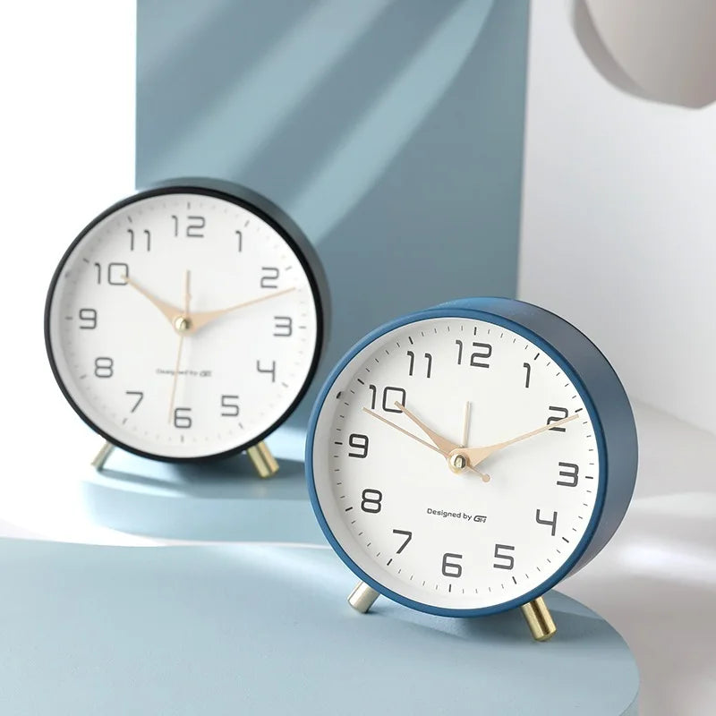 Silent Scandinavian Table Clock With Modern Design For Living Rooms