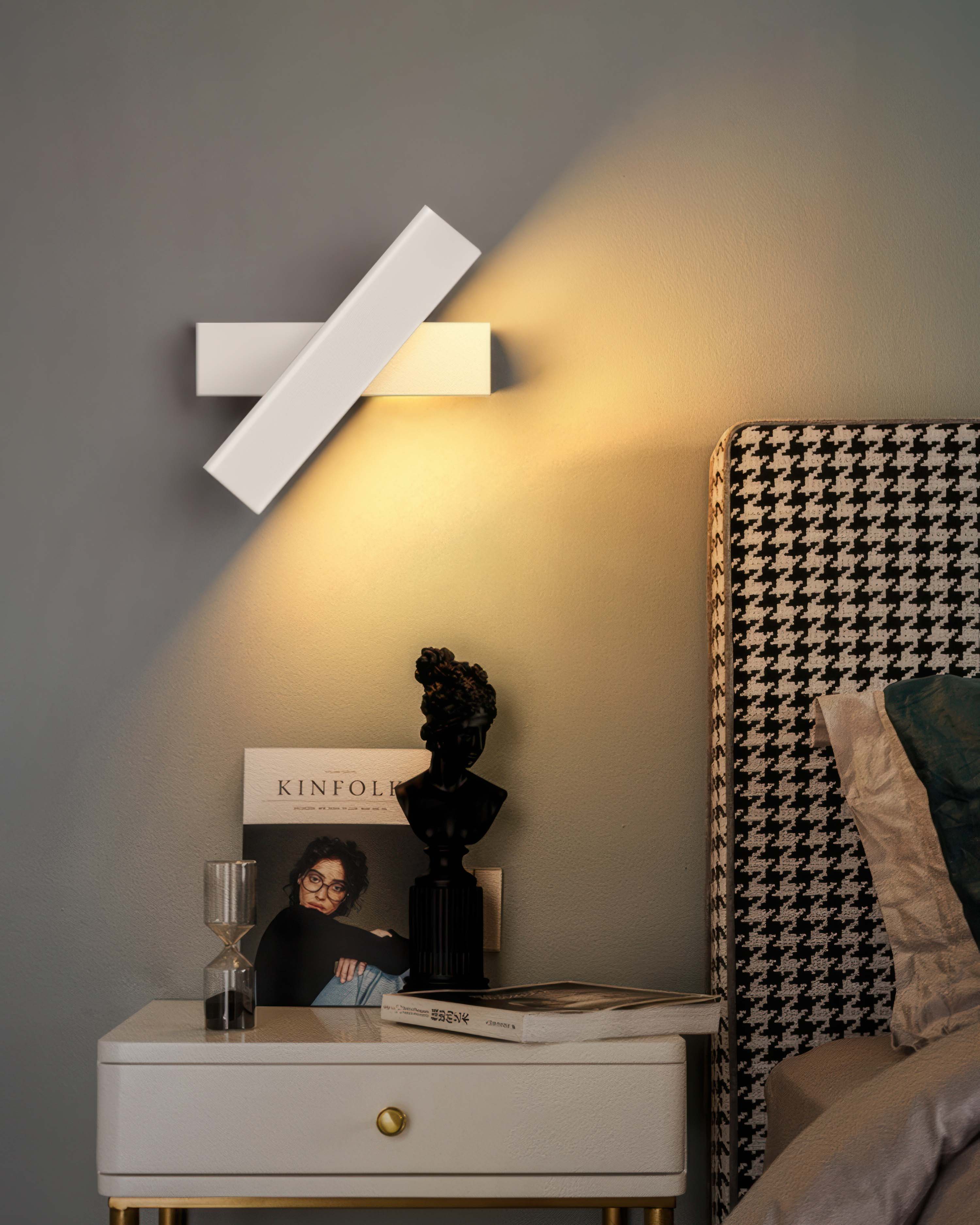 Rotatable Wall Lamp With Nordic Finish And Wood Grain Look