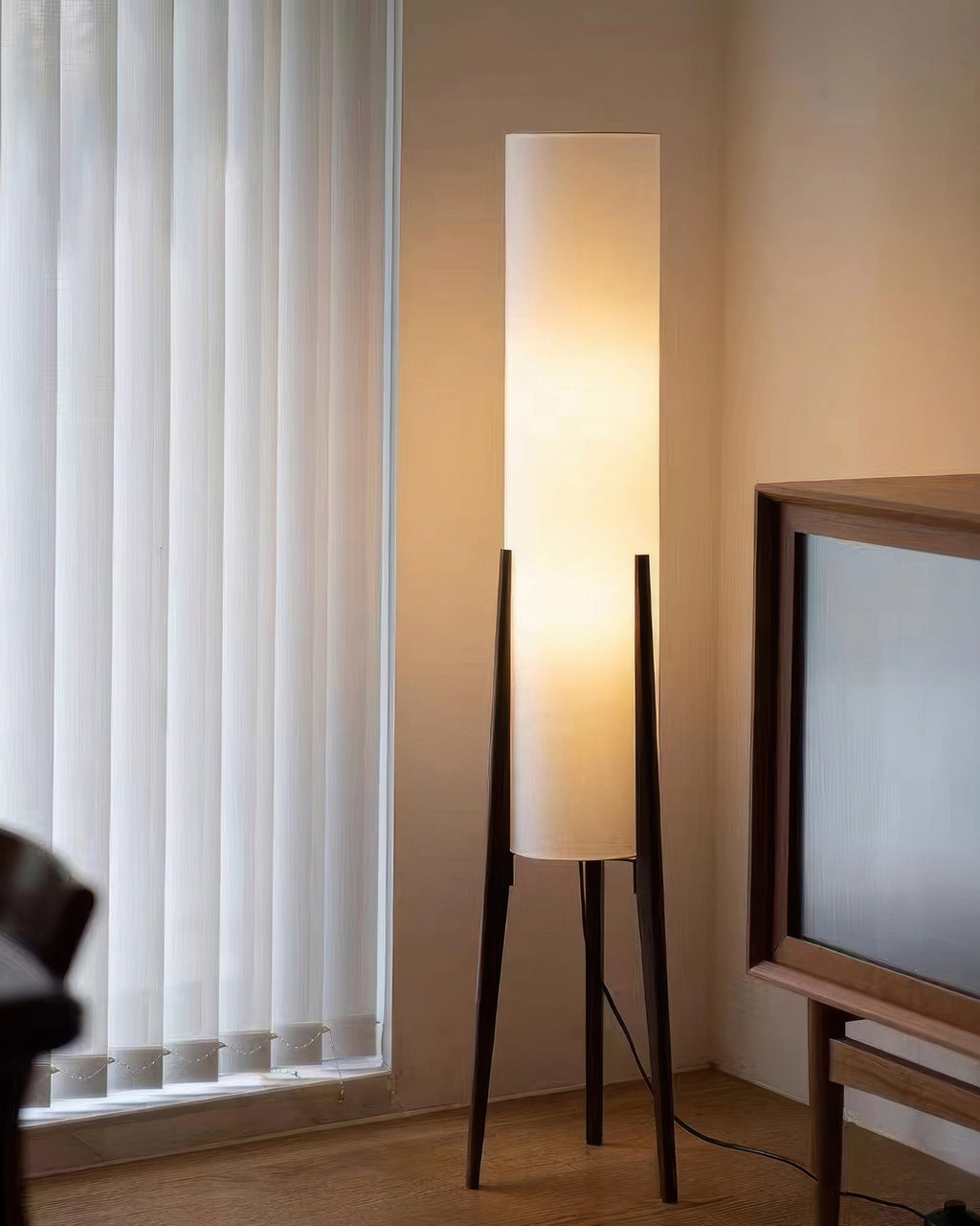 Walnut Solid Wood Floor Lamp Art Lamp For Living Spaces