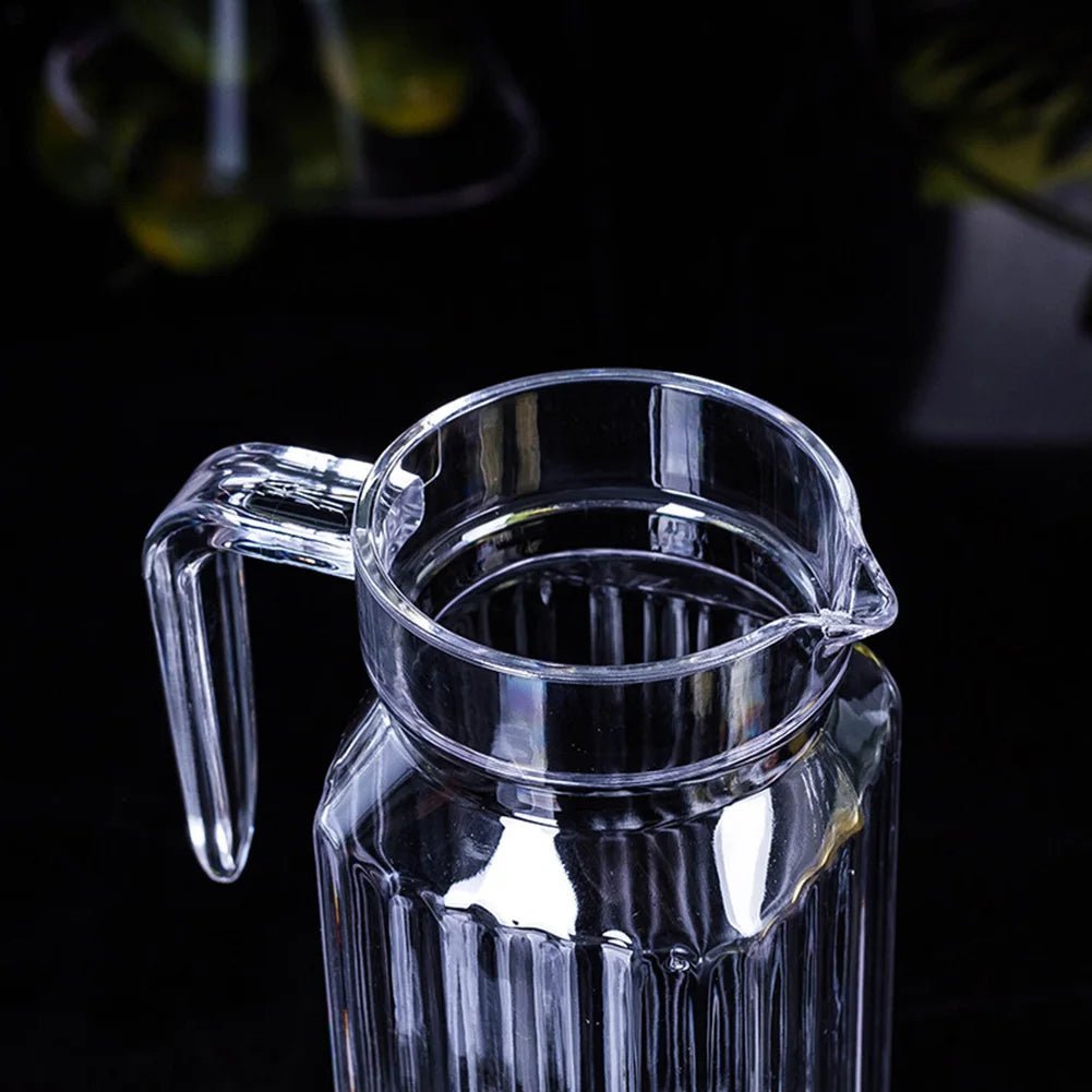 FlowEase 1,1L Kunststoff-Saftkanne mit robuster Konstruktion und ergonomischem Griff