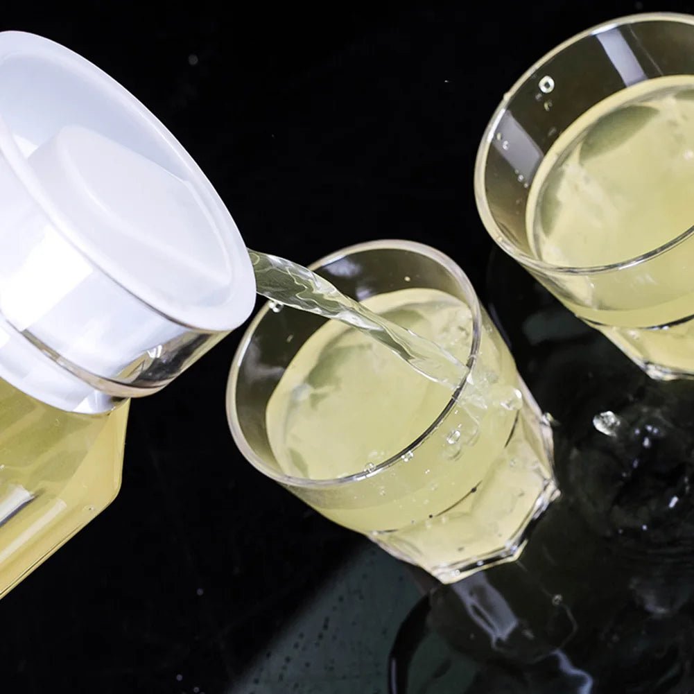 FlowEase 1,1L Kunststoff-Saftkanne mit robuster Konstruktion und ergonomischem Griff