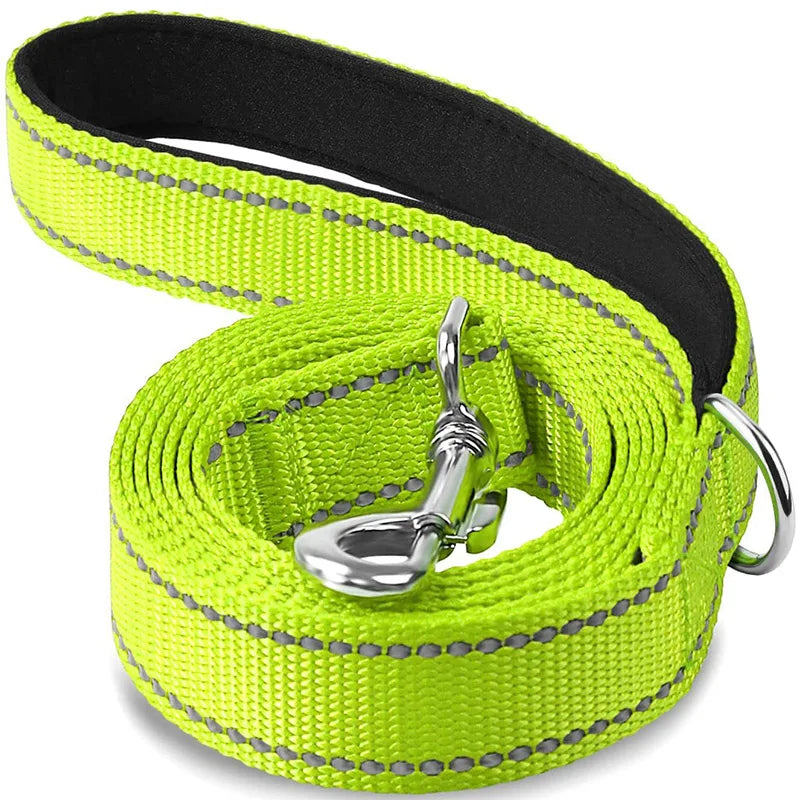 Reflective Leash For Dogs Featuring Strengthened Clasp Design