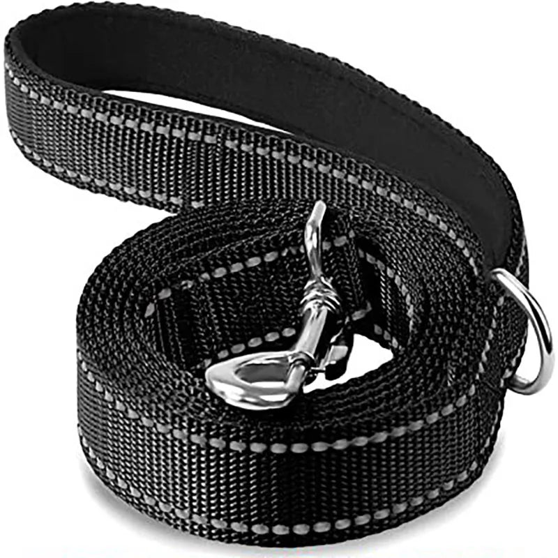 Reflective Leash For Dogs Featuring Strengthened Clasp Design