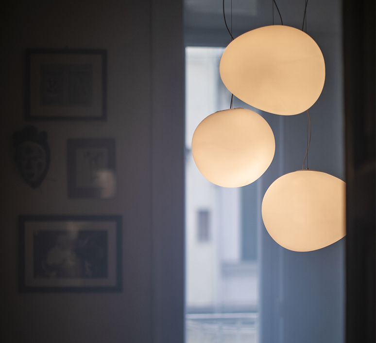 Astra håndblæst glaspendel med elegante organiske former | Fervei