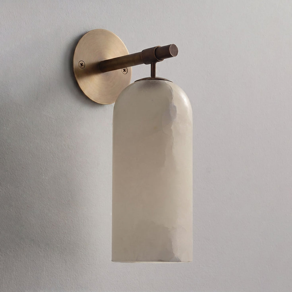 Lampada da parete cilindrica in alabastro con luce calda e cornice dorata