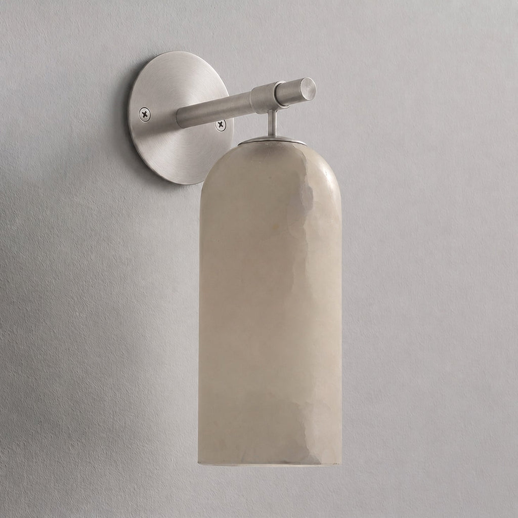 Lampada da parete cilindrica in alabastro con luce calda e cornice dorata