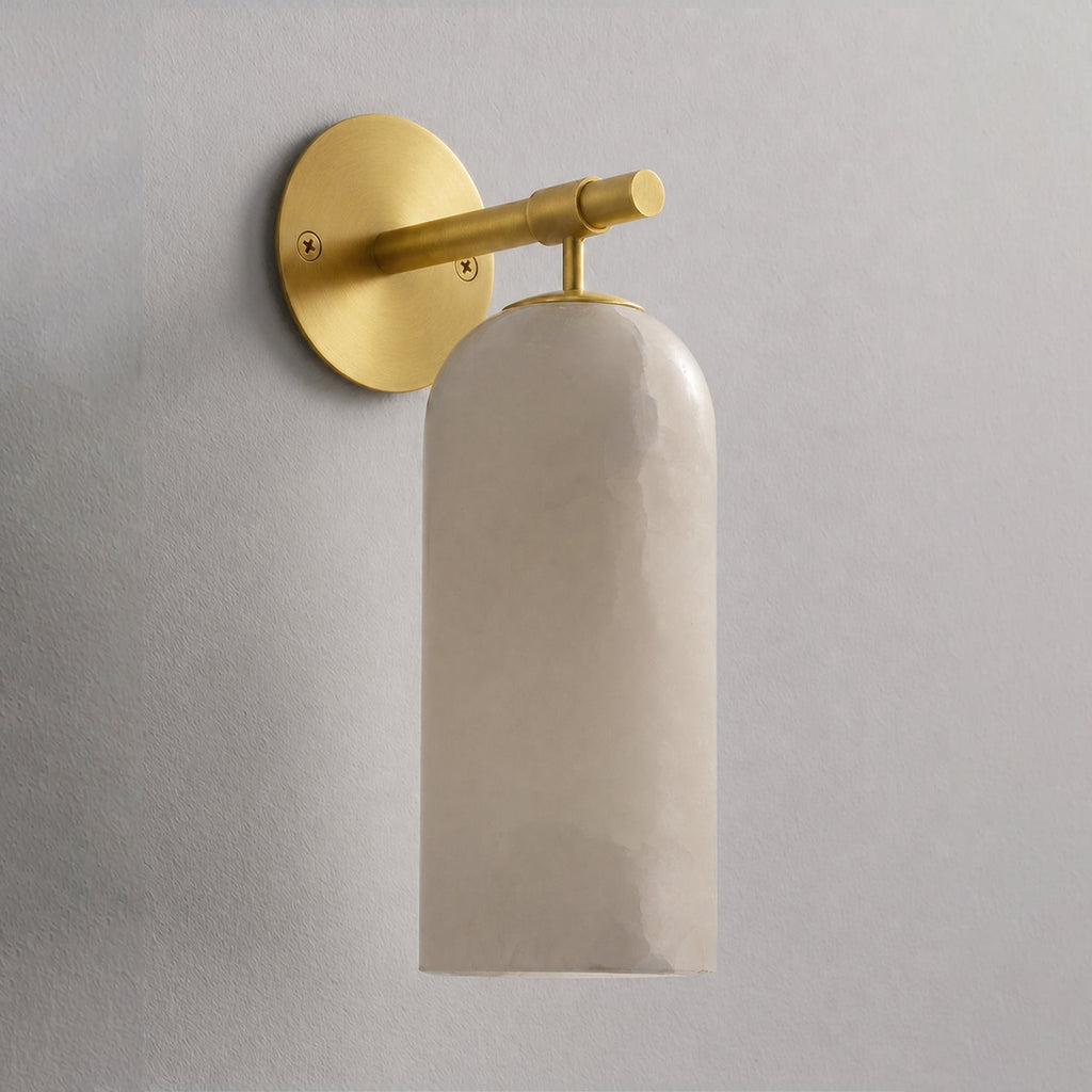 Lampada da parete cilindrica in alabastro con luce calda e cornice dorata
