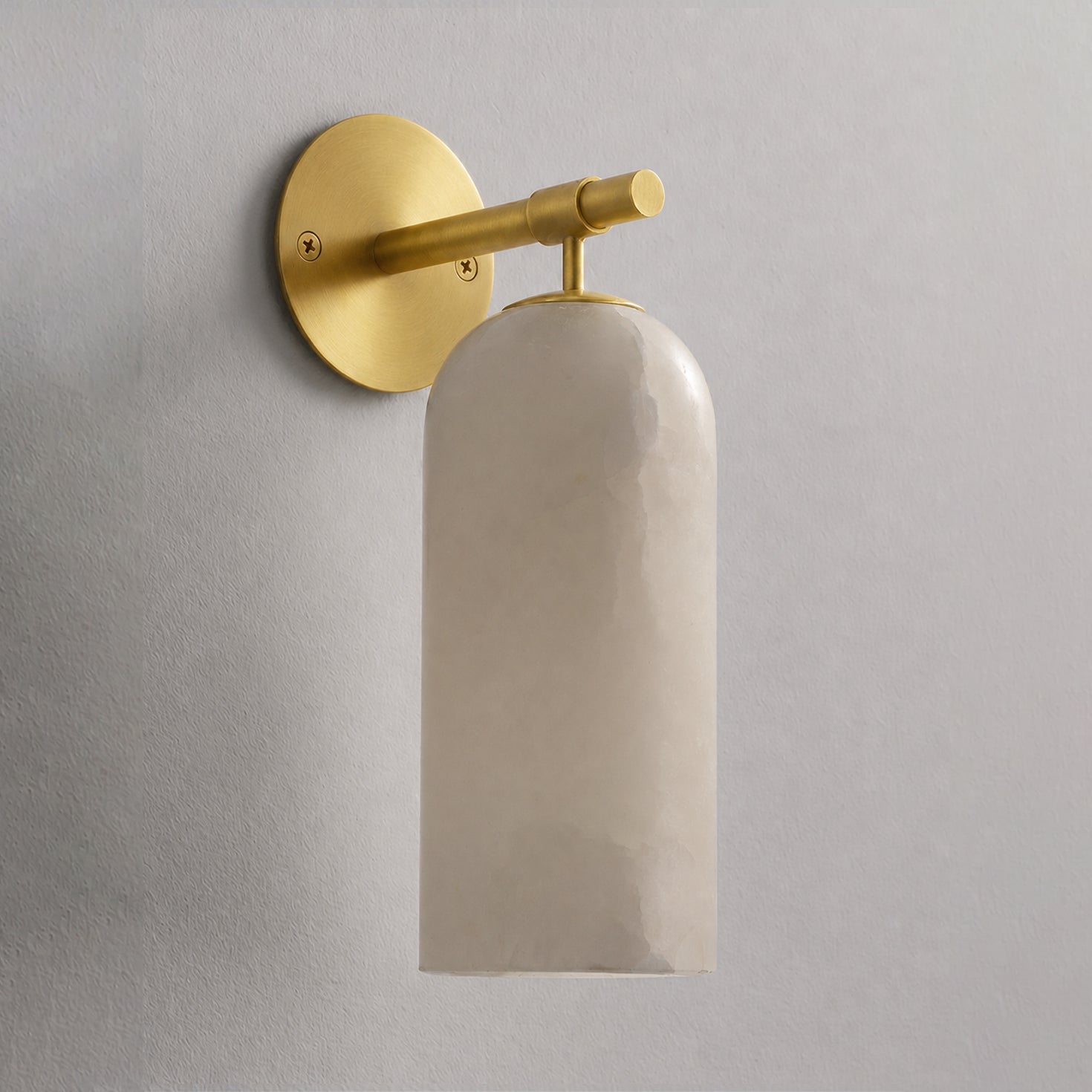 Lampada da parete cilindrica in alabastro con luce calda e cornice dorata